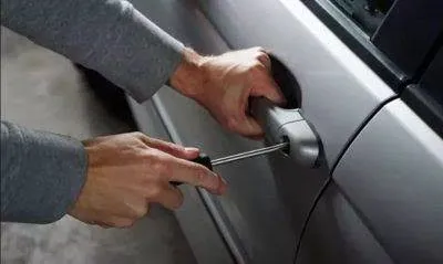 جا ماندن سوییچ داخل ماشین در اصفهان